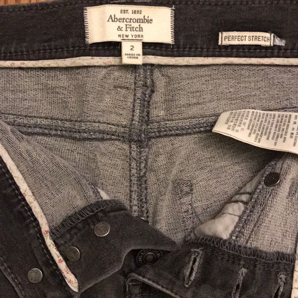 A&F High-Waisted Shorts - Picture 2 of 3